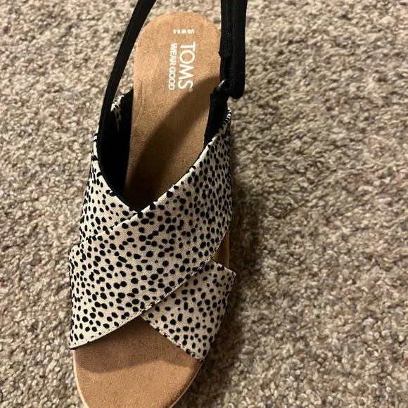 Toms Black and Cream Women's Sandals - Picture 2 of 5